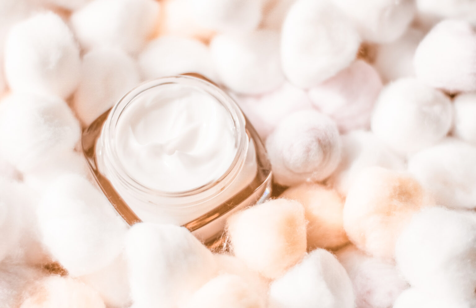 Gamme cosmétique CloudSkin de Phytosphere Swiss Lab, inspirée de la K-Beauty, aux textures laiteuses, douces et cotonnées.